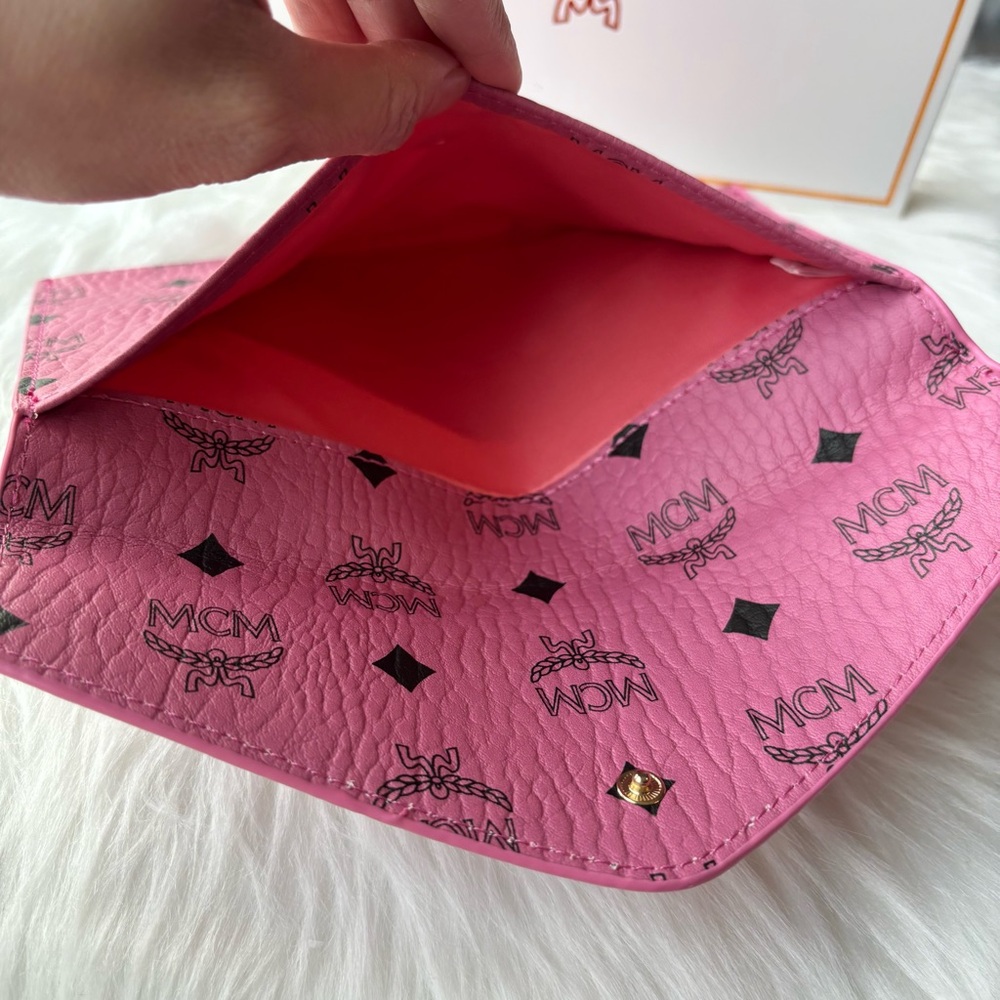 MCM Visetos Leather Envelope Clutch in pink VIP Novelty GWP NEW - Picture 3 of 10